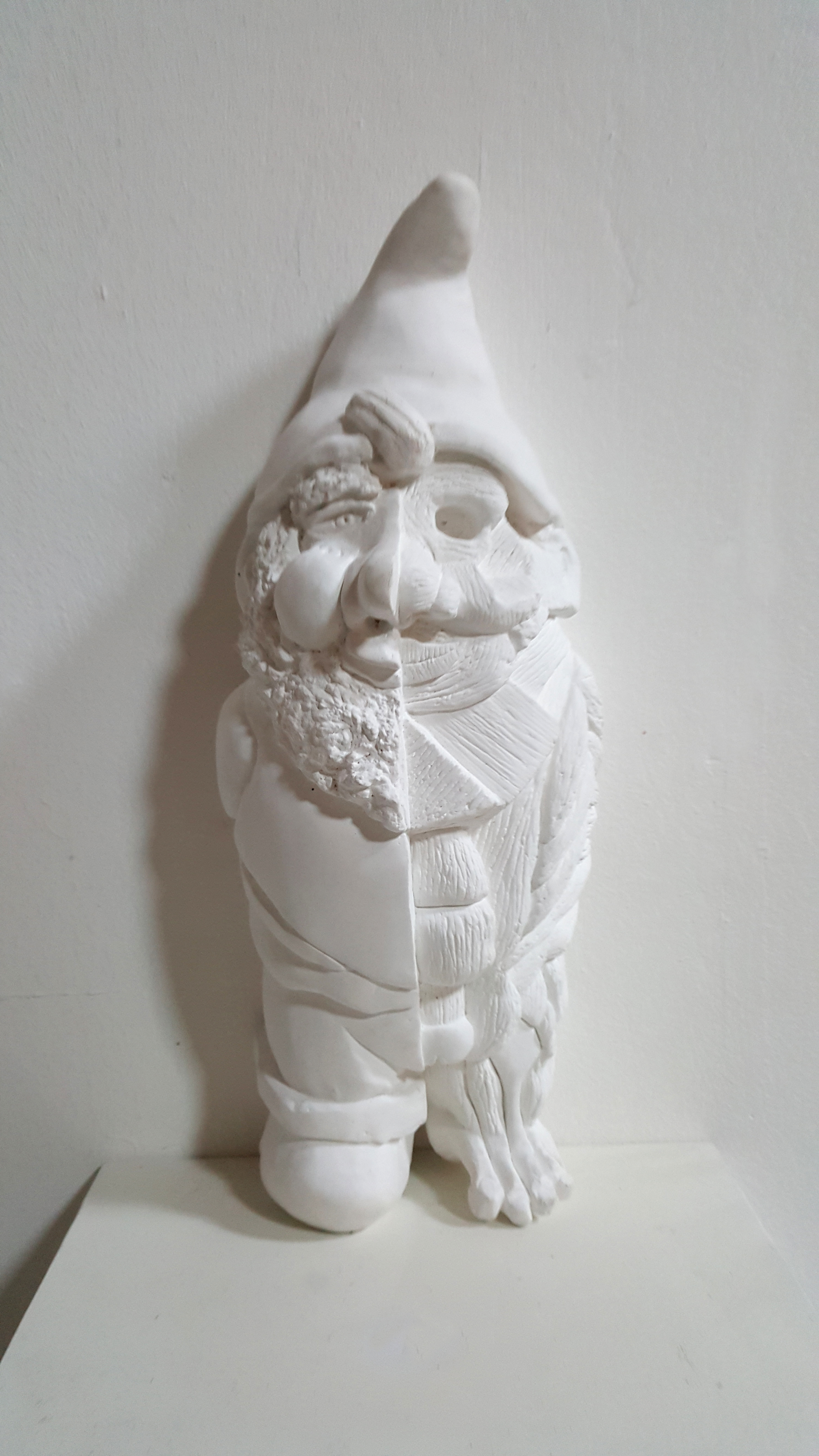 Mets un nain dans ton jardin, et tout ira bien, plâtre à modeler, 50 x 25 x 15 cm, 1995.